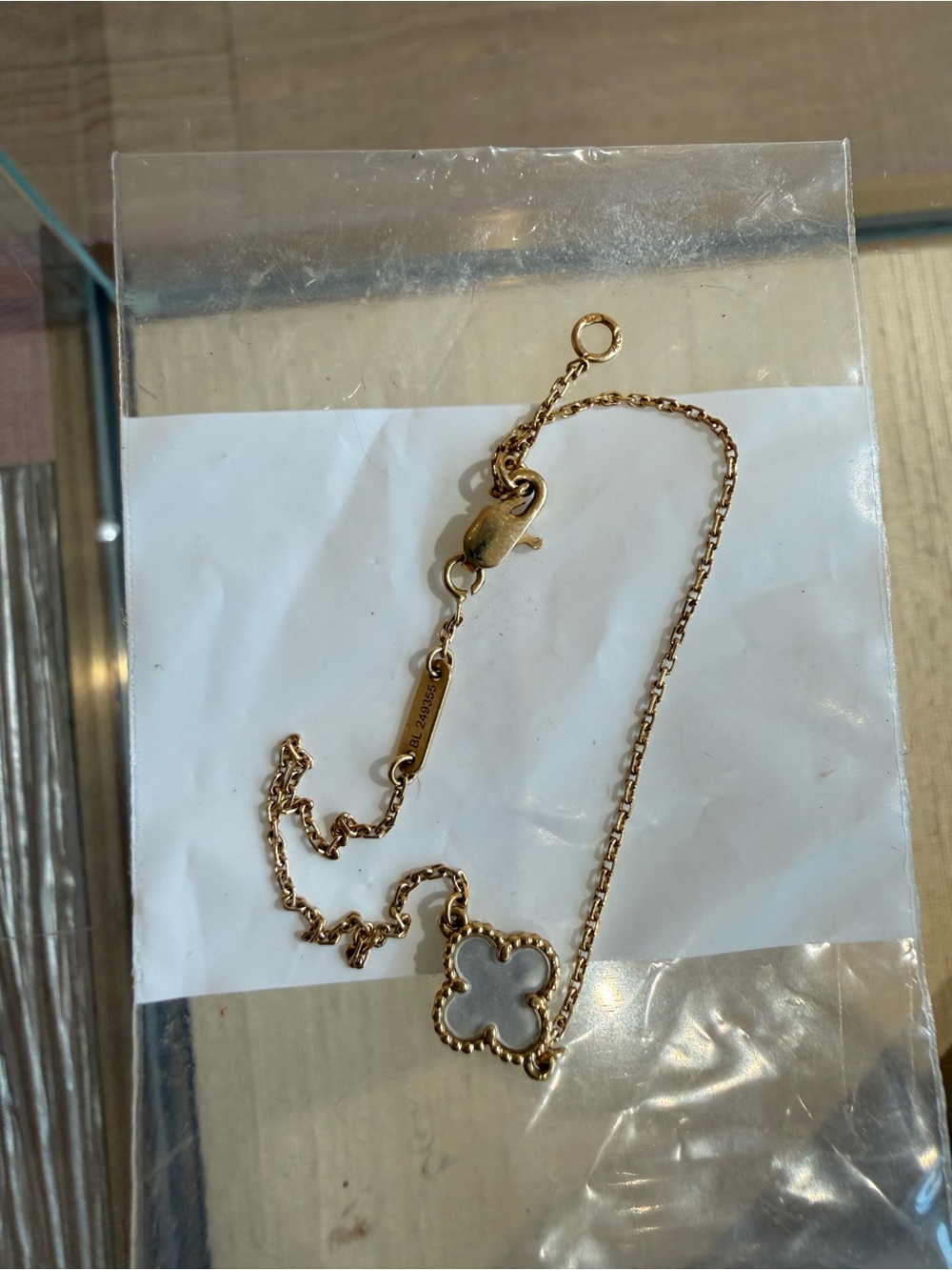 Van Cleef 18K Yellow Gold Mother of Pearl Sweet Alhambra Bracelet - Picture 6 of 8